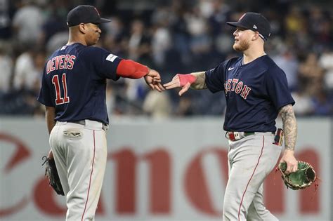 Red Sox prolong Yankees' misery with fifth straight .